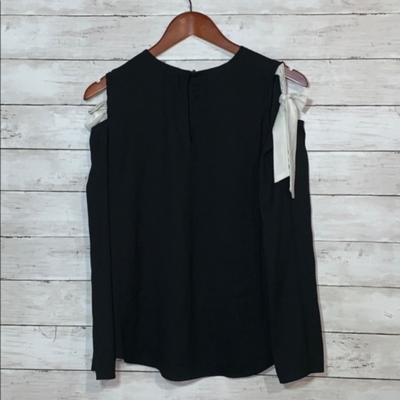 Ann Taylor |‎ Bare Shoulder with Bows Blouse - Picture 4 of 6